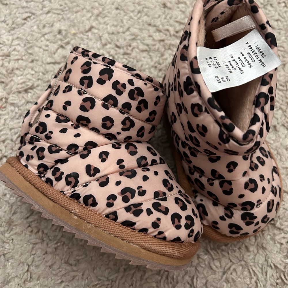 Toddler leopard boot size 2.5-3.5